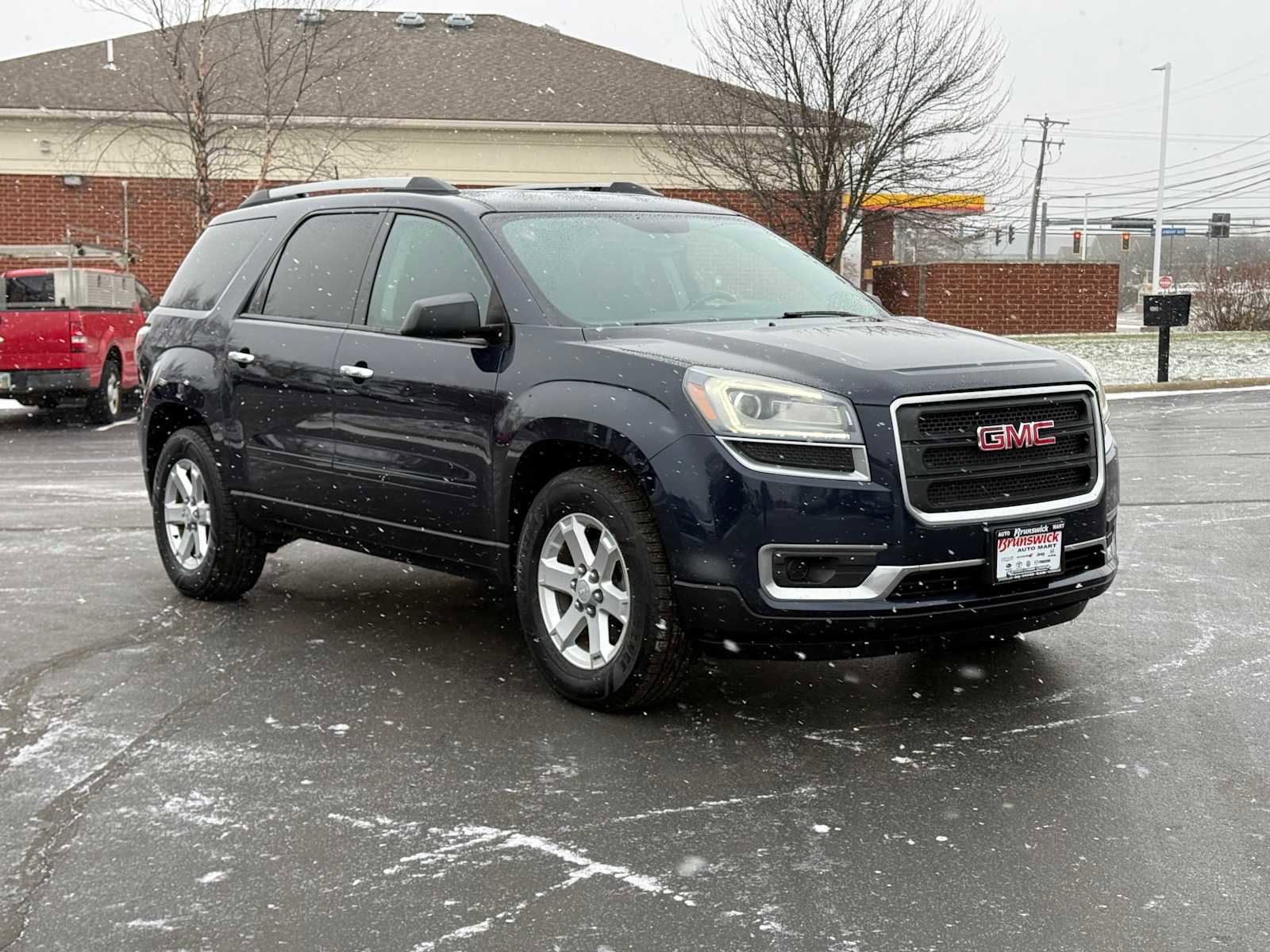 Used 2015 GMC Acadia SLE image 3