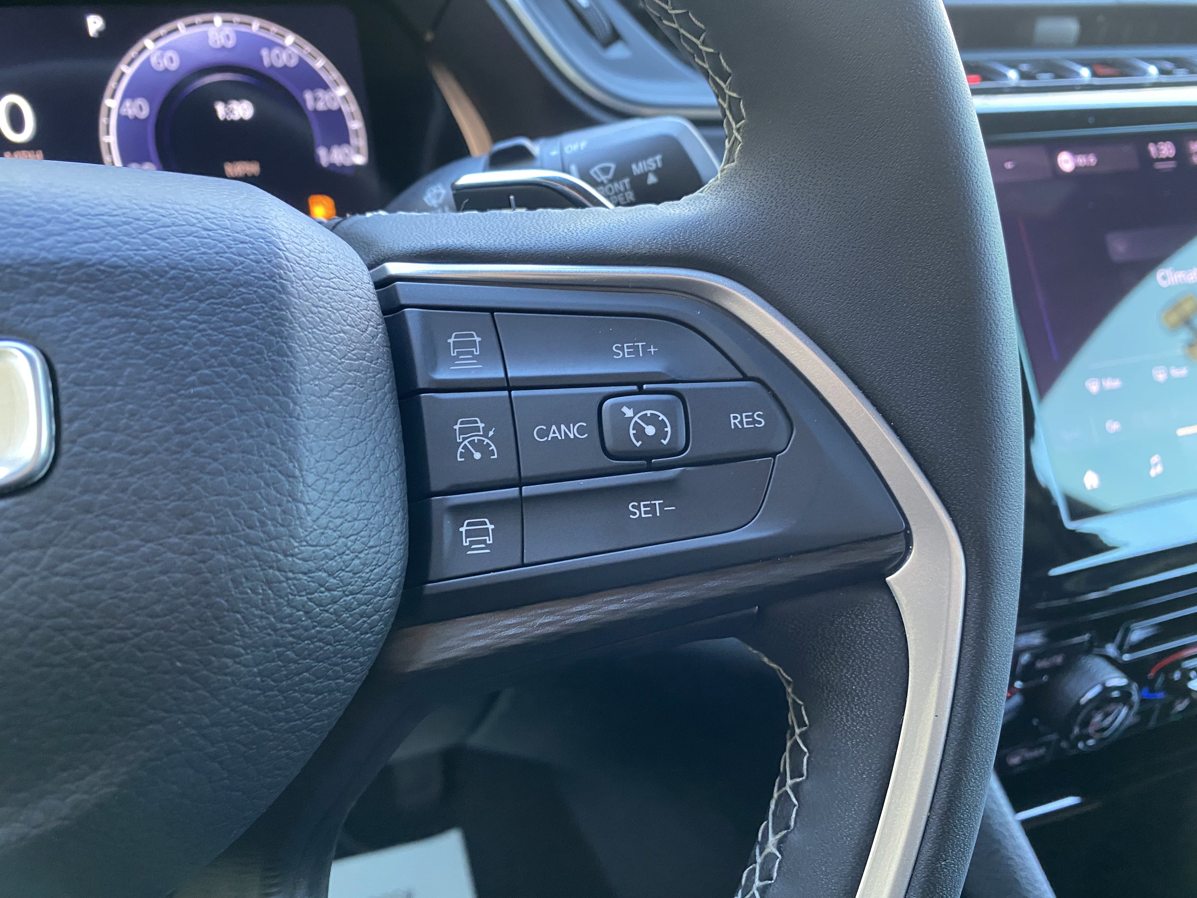 Used 2025 Jeep Grand Cherokee Laredo X image 20