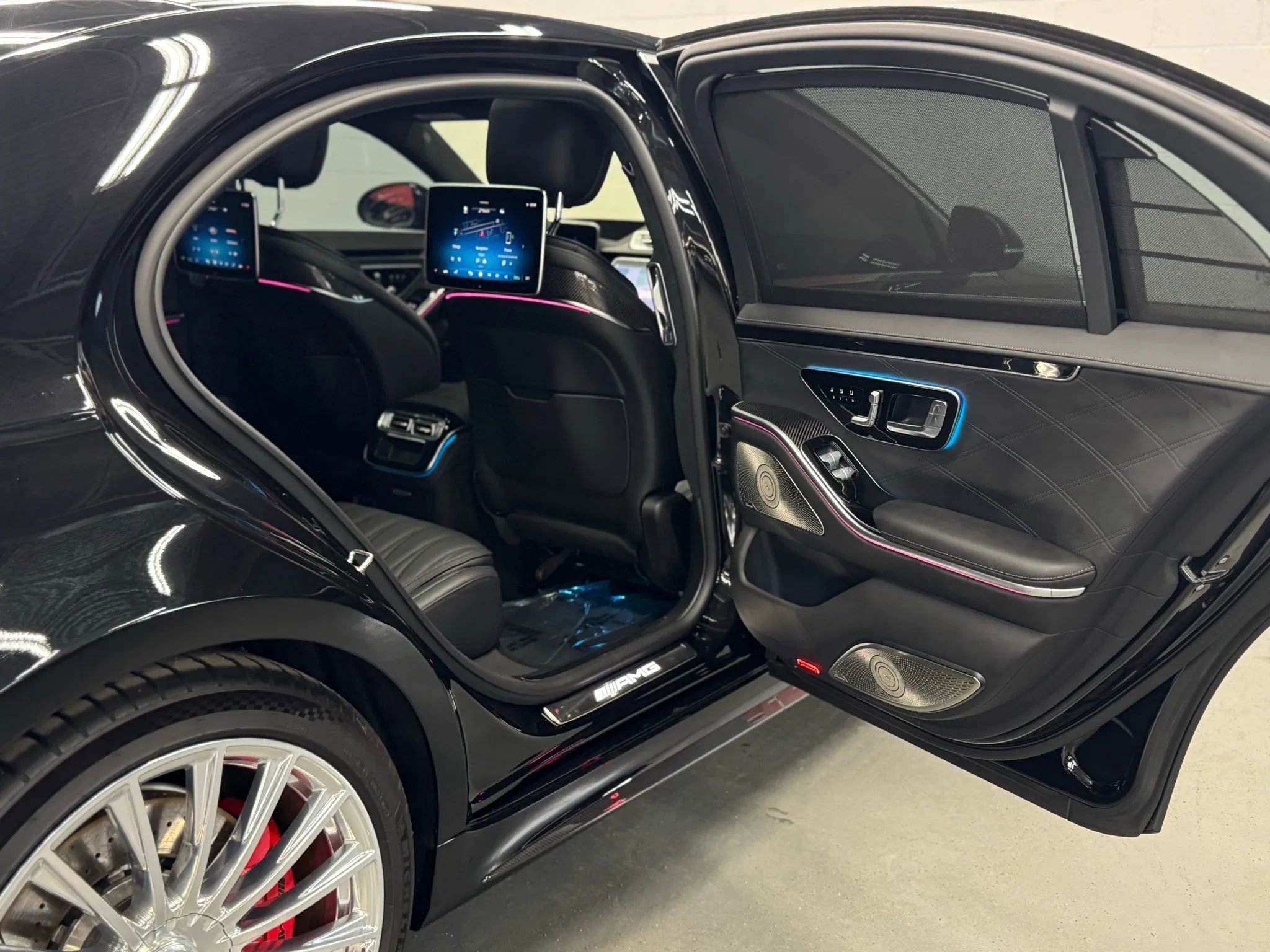 Used 2024 Mercedes-Benz S 63 AMG S w/ Carbon Fiber Exterior Package image 61