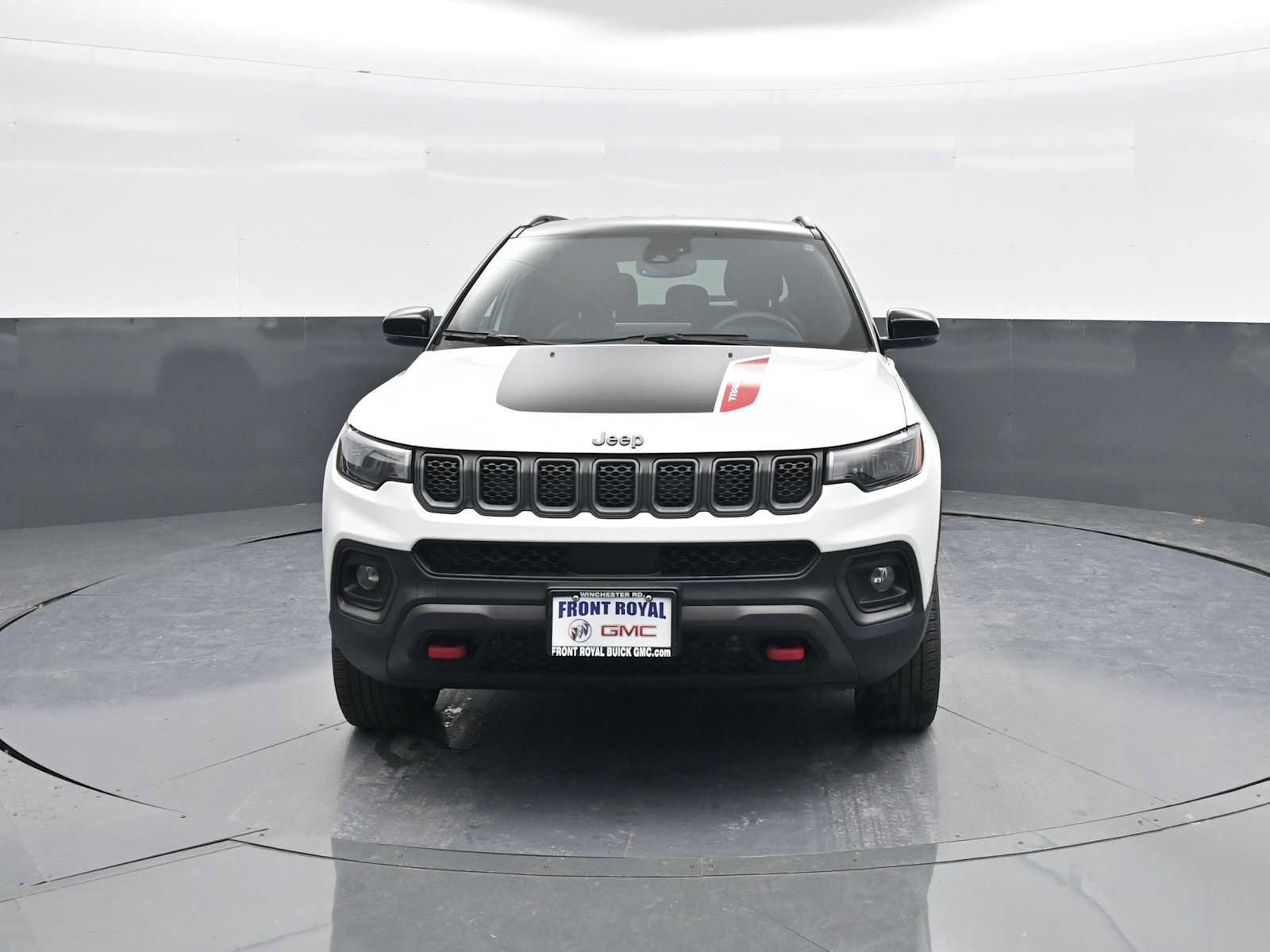 Used 2024 Jeep Compass Trailhawk image 3