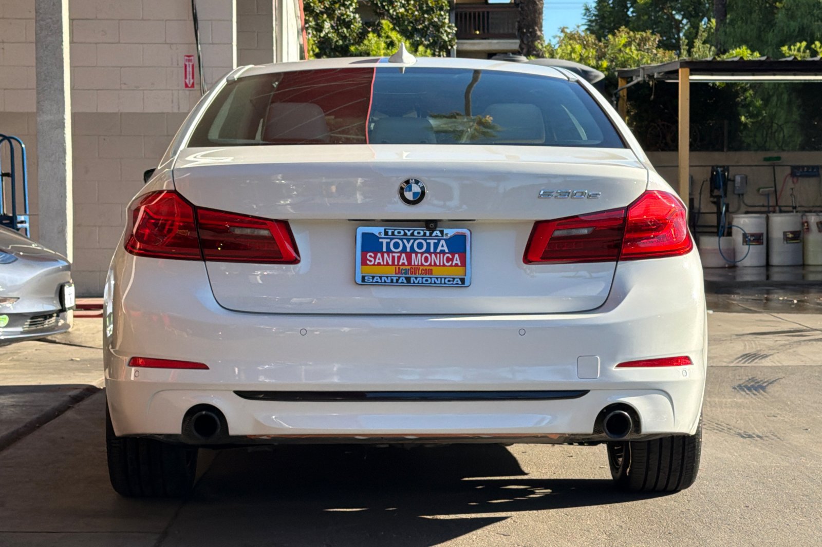 Used 2020 BMW 530e w/ Premium Package RWD image 5