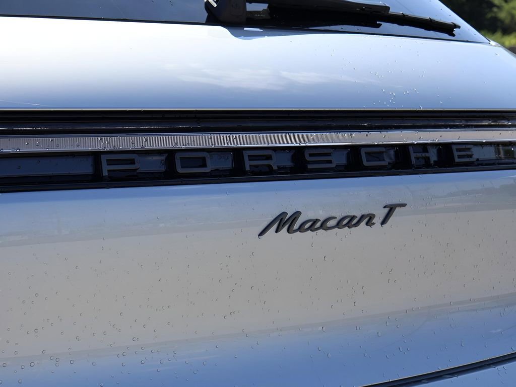 Certified 2025 Porsche Macan Turbo image 7