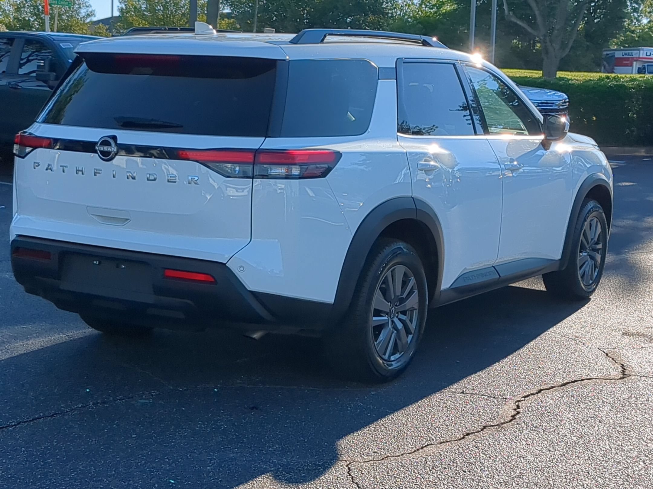 Used 2025 Nissan Pathfinder SV FWD image 10