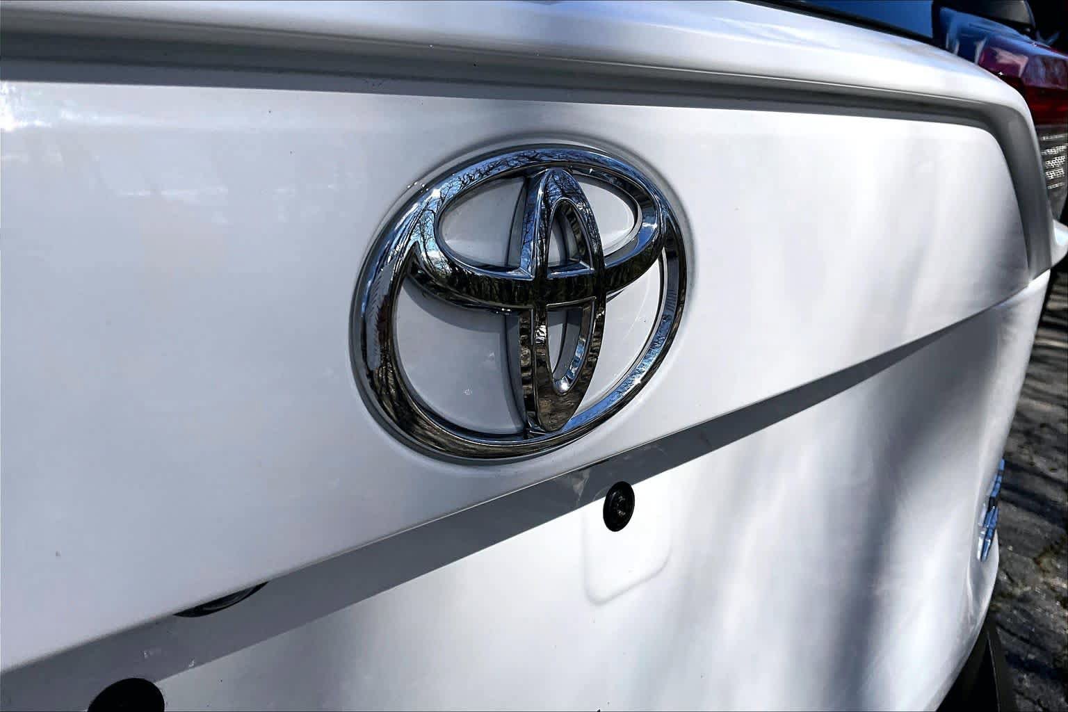 Certified 2019 Toyota RAV4 XLE w/ Convenience Package AWD/4WD image 30