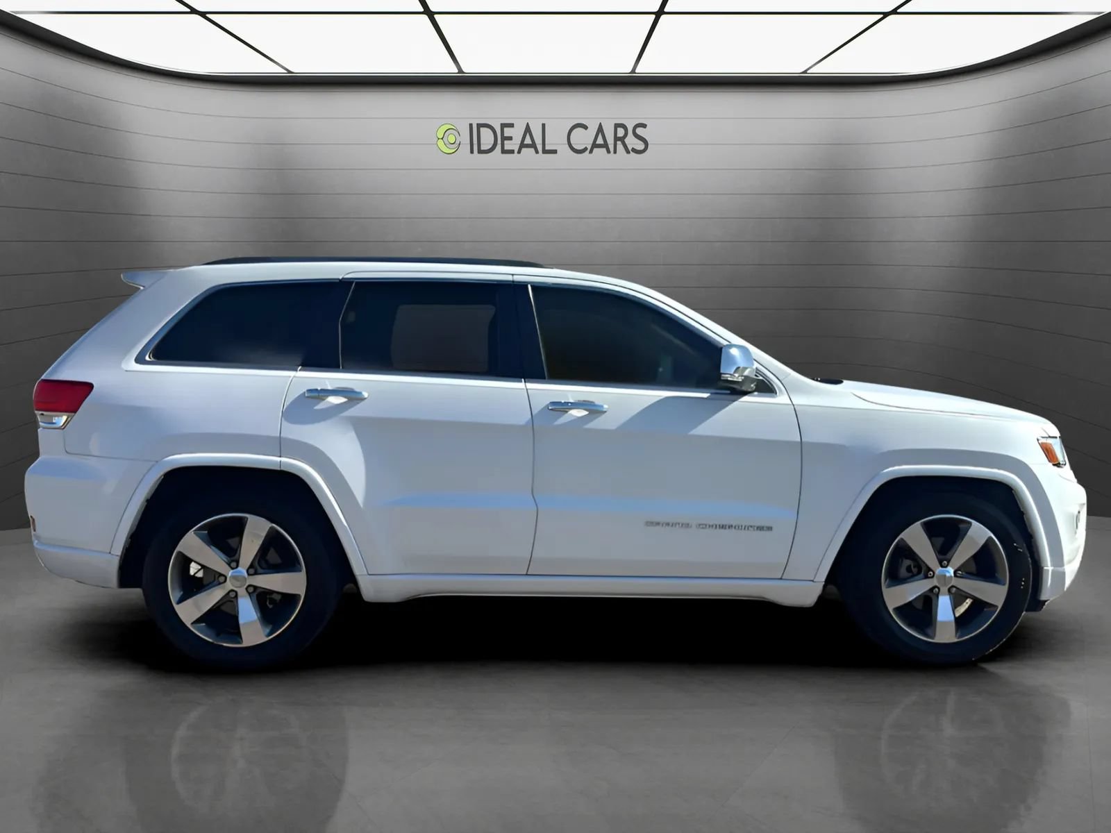 Used 2016 Jeep Grand Cherokee Overland w/ Advanced Technology Group AWD/4WD image 4