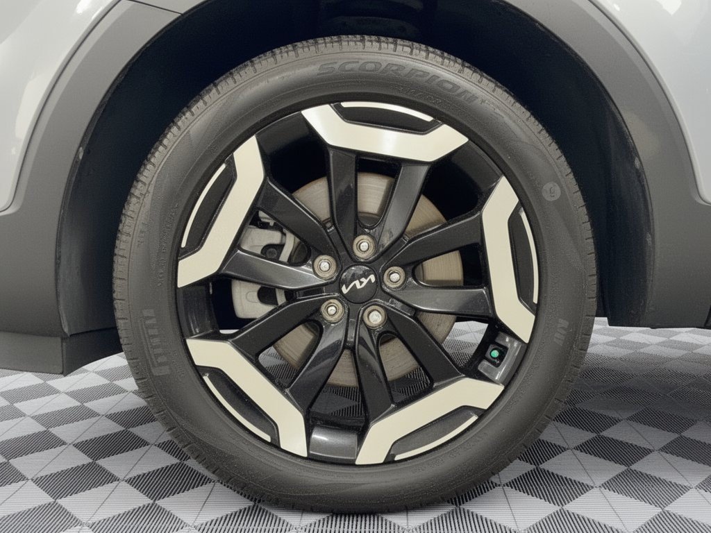 Used 2024 Kia Telluride EX w/ EX Captain's Chair Package FWD image 13