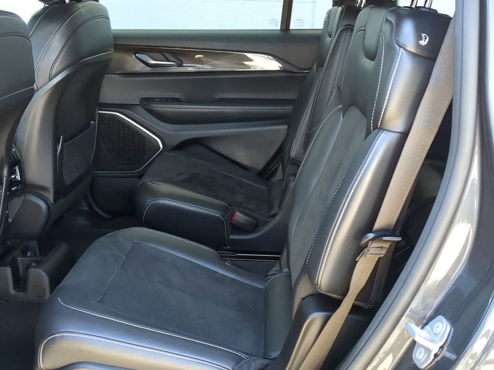 Used 2022 Jeep Grand Cherokee L Laredo AWD/4WD image 19