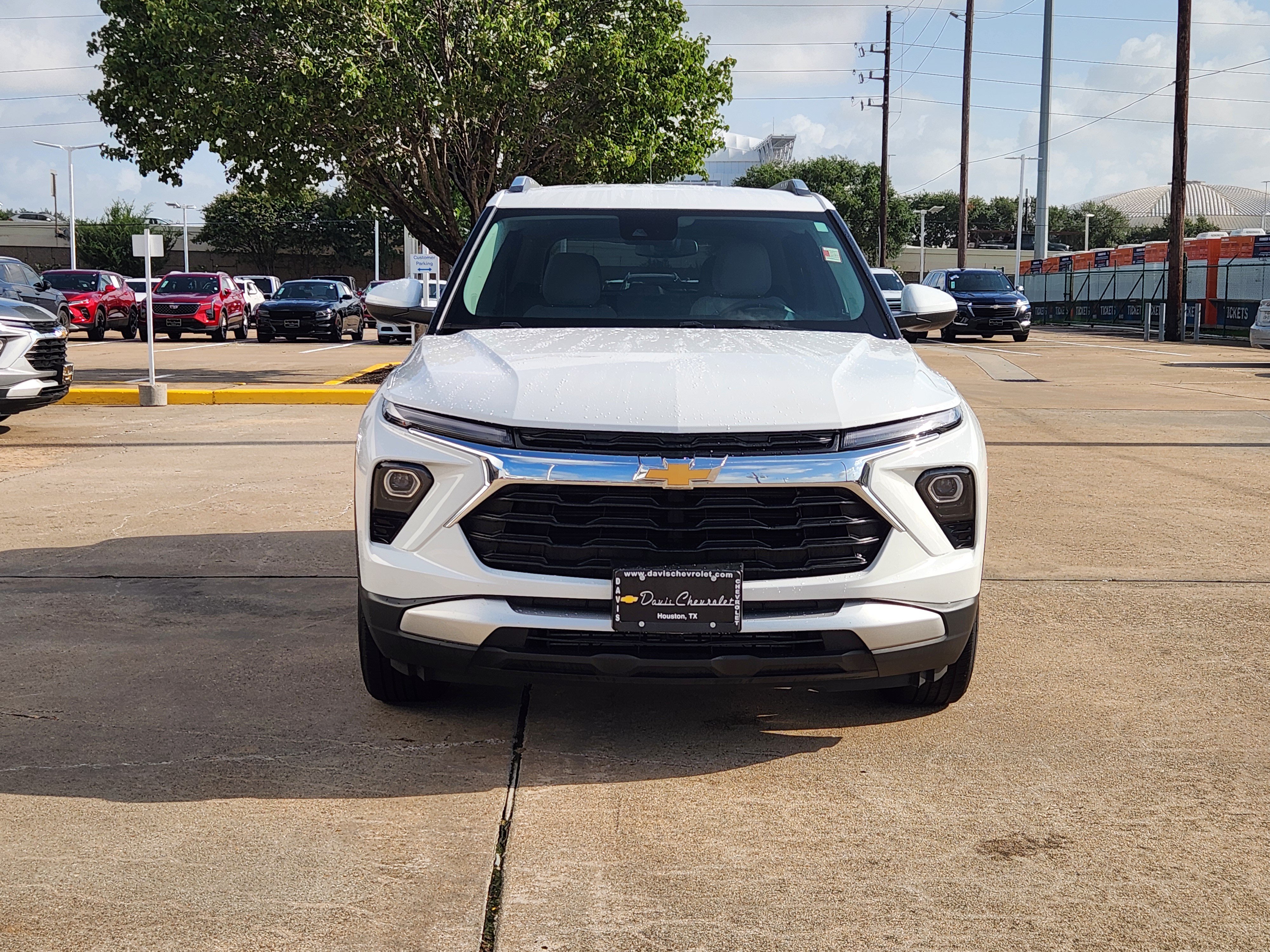 Used 2025 Chevrolet TrailBlazer LT AWD/4WD image 3