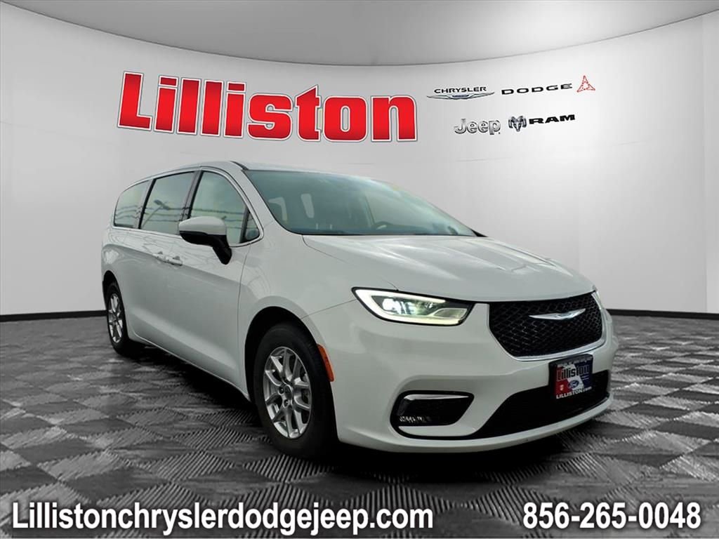 Used 2023 Chrysler Pacifica Touring-L video 1