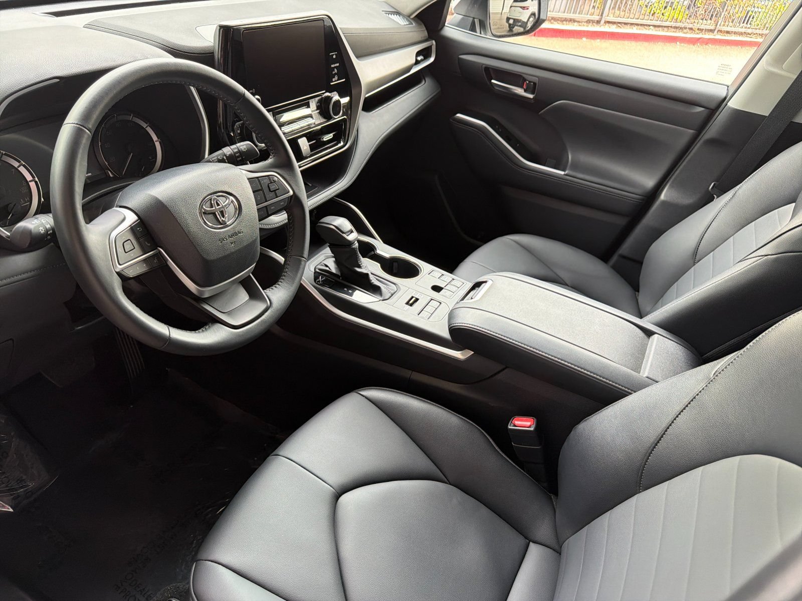 Used 2026 Toyota Highlander XLE AWD/4WD image 9