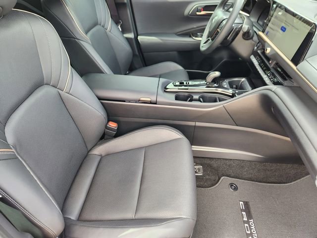 Used 2025 Toyota Crown Platinum AWD/4WD image 12