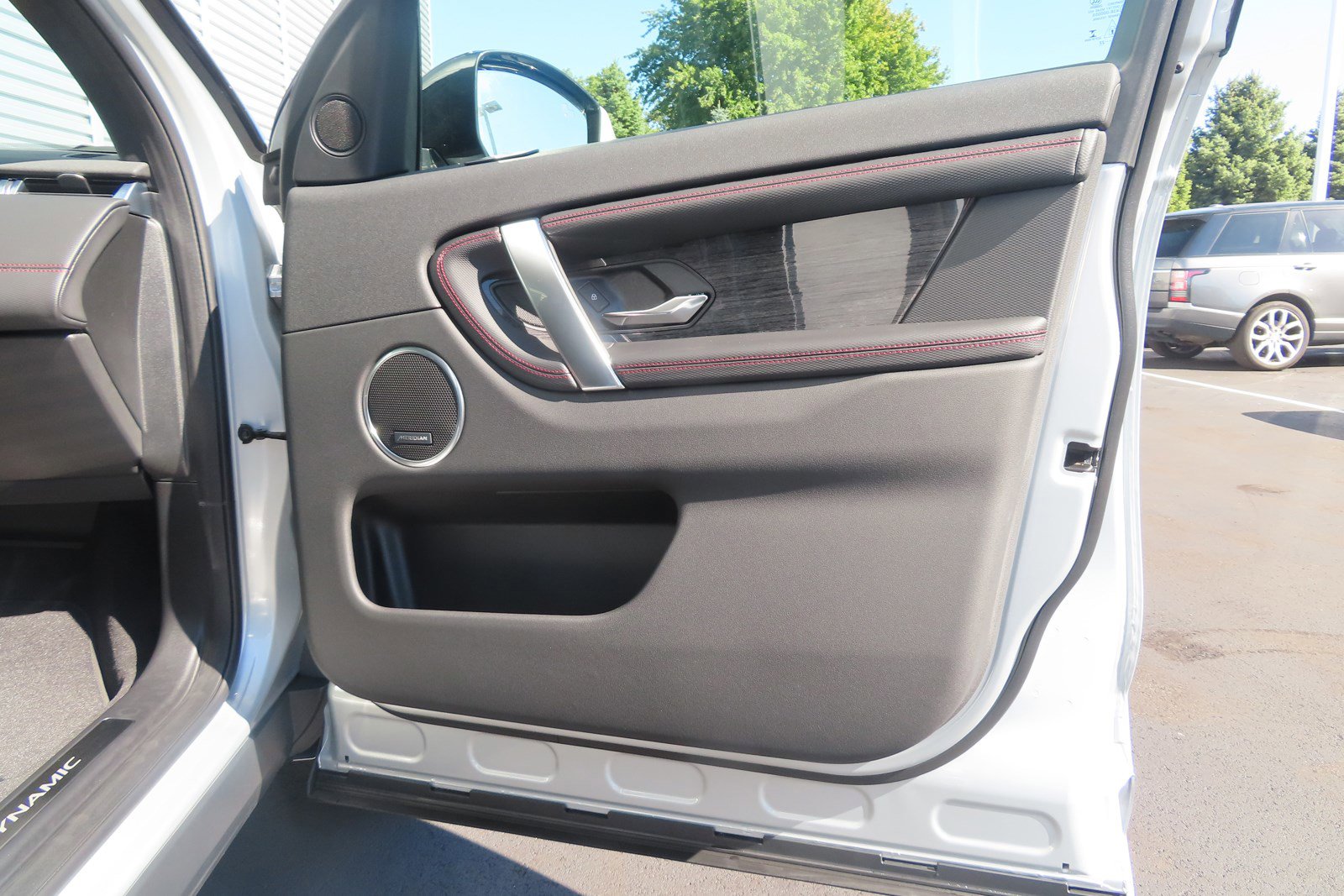 Used 2023 Land Rover Discovery Sport SE R-Dynamic AWD/4WD image 27