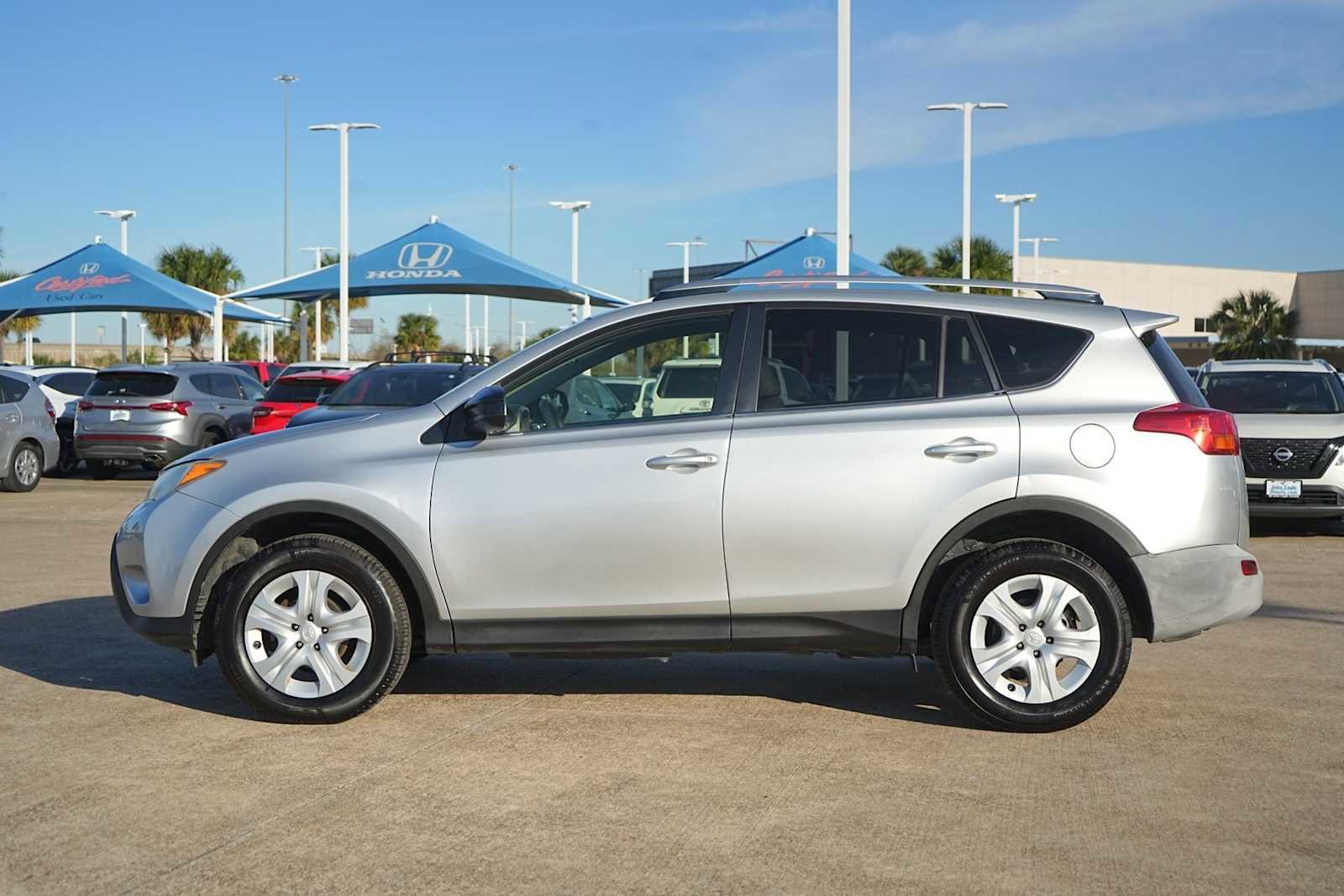 Used 2015 Toyota RAV4 LE image 3