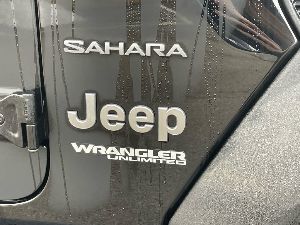 Used 2022 Jeep Wrangler Unlimited Sahara AWD/4WD image 11