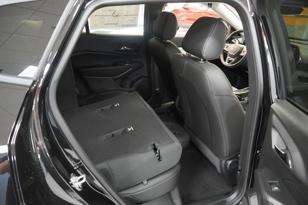New 2026 Chevrolet Trax LT w/ Driver Confidence Package FWD image 21