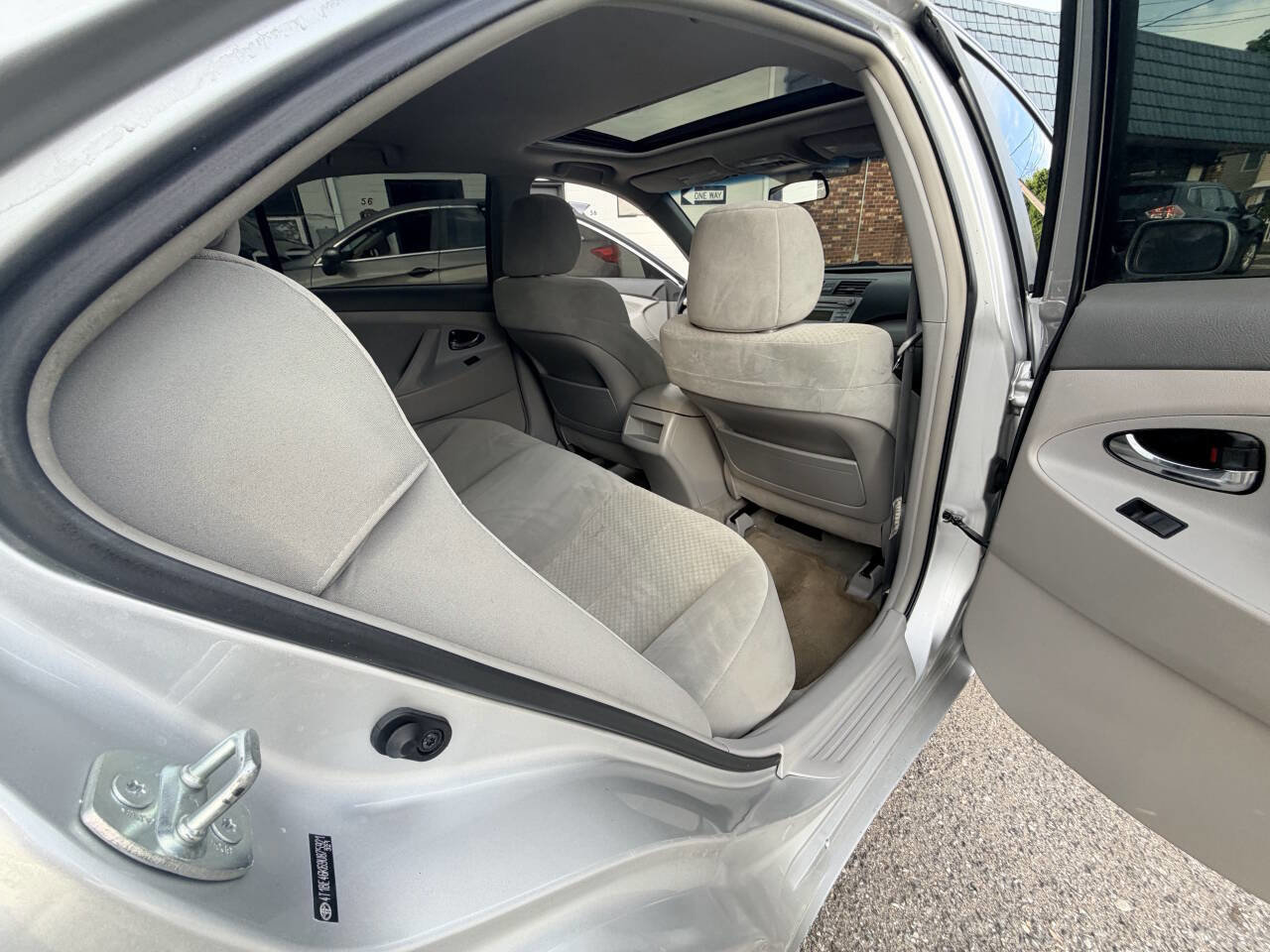 Used 2009 Toyota Camry LE FWD image 16