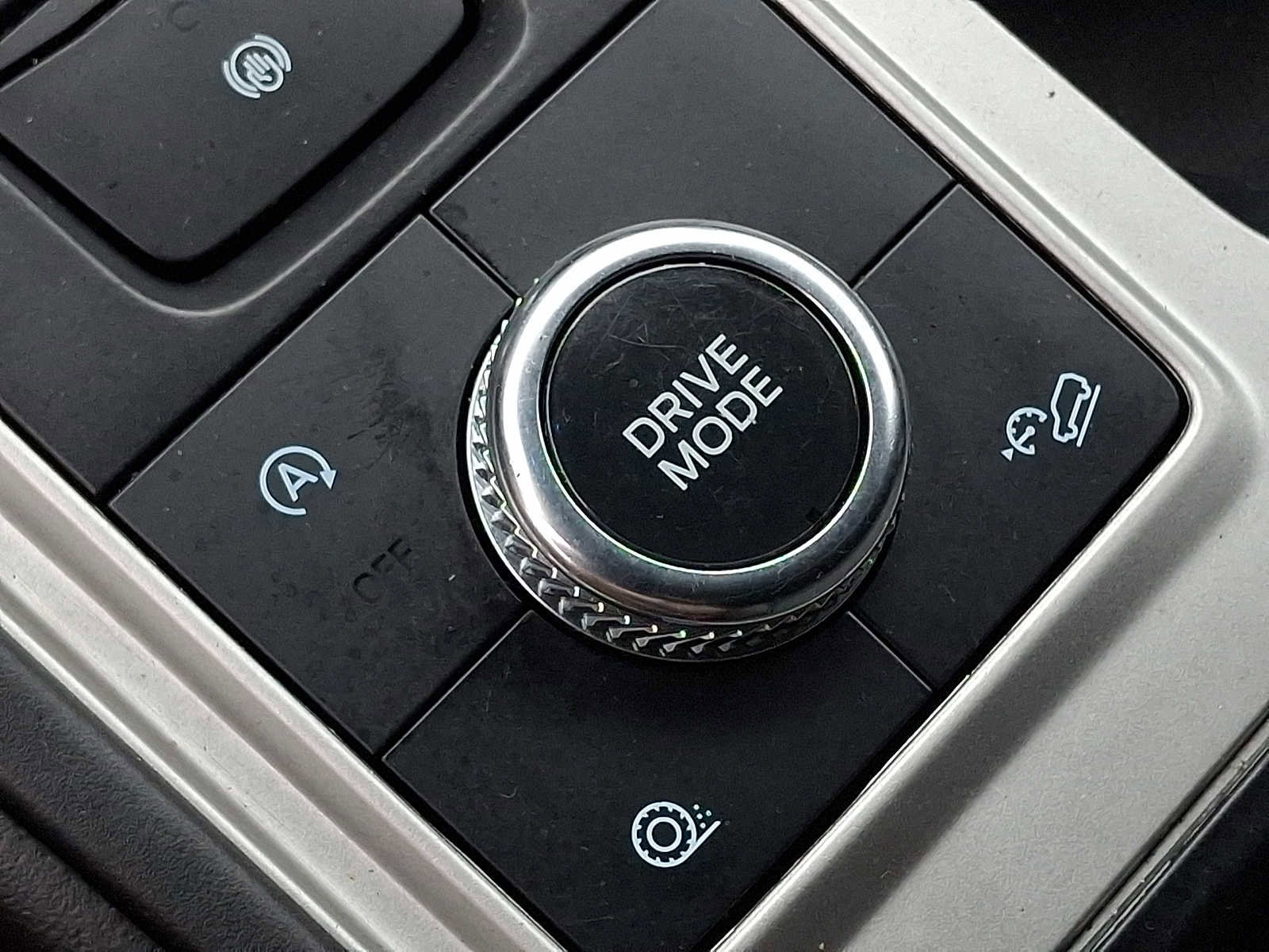 Used 2021 Ford Explorer XLT image 24