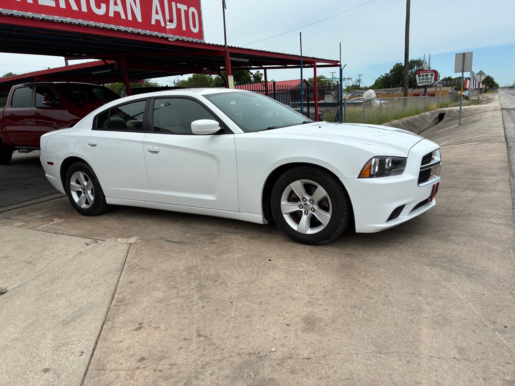 Used 2013 Dodge Charger SE RWD image 1