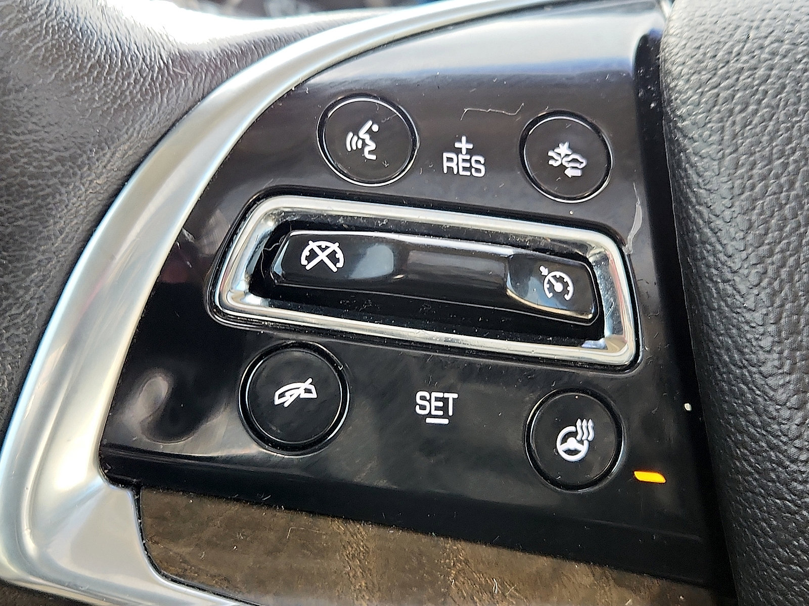 Used 2020 Cadillac Escalade Premium Luxury image 26