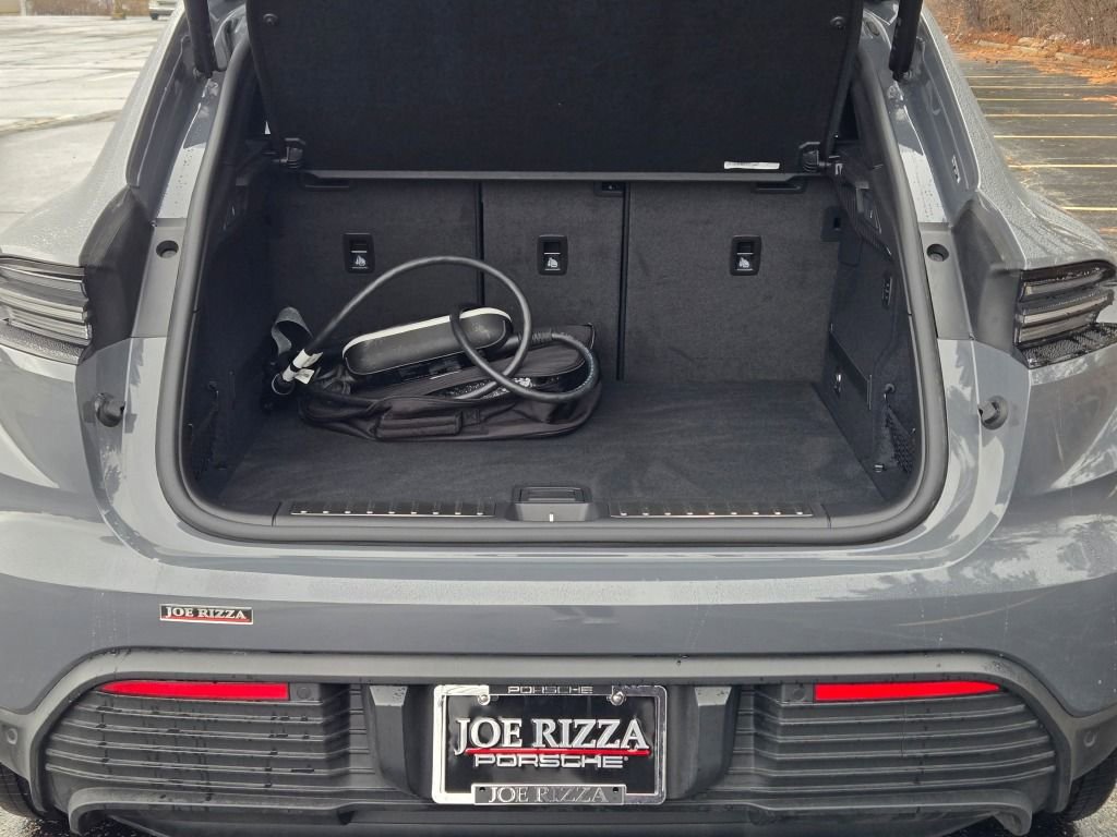 Certified 2025 Porsche Macan Electric image 15