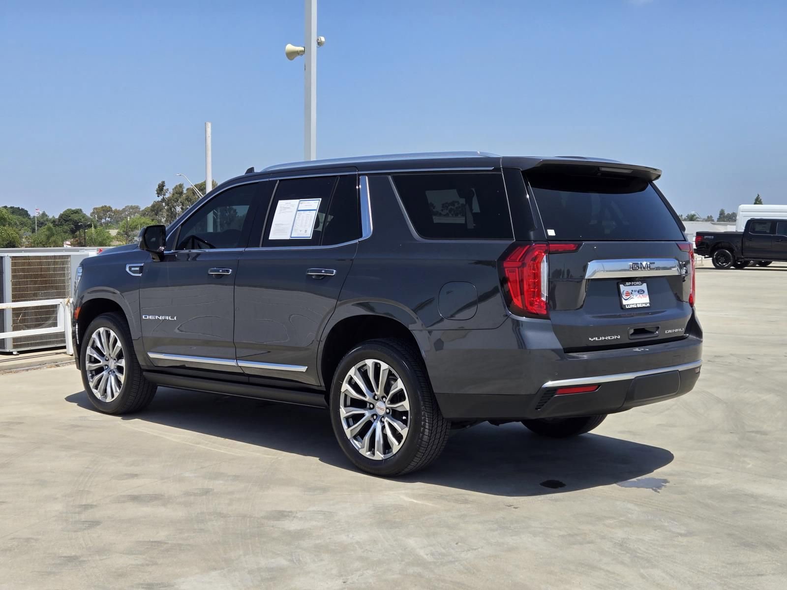 Used 2022 GMC Yukon Denali w/ Denali Premium Package AWD/4WD image 5
