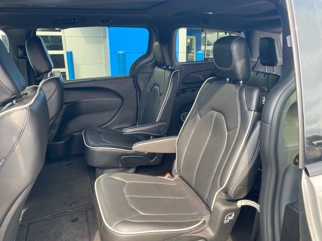 Used 2025 Chrysler Pacifica Limited FWD image 35