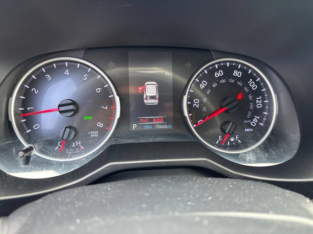 Used 2019 Toyota RAV4 XLE w/ Carpet Mat Package FWD image 16
