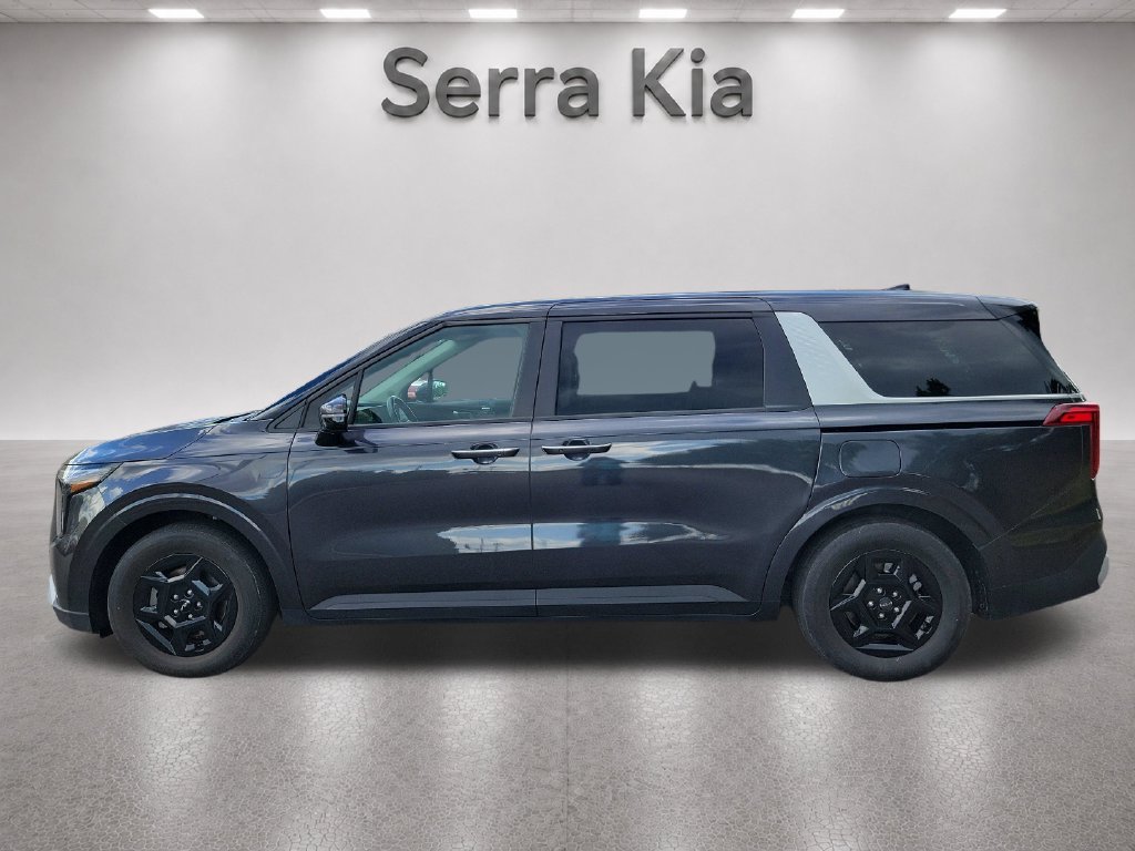 Used 2025 Kia Carnival FWD image 2