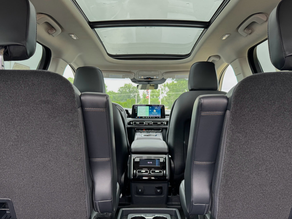 New 2025 Lincoln Aviator AWD w/ Jet Appearance Package image 10