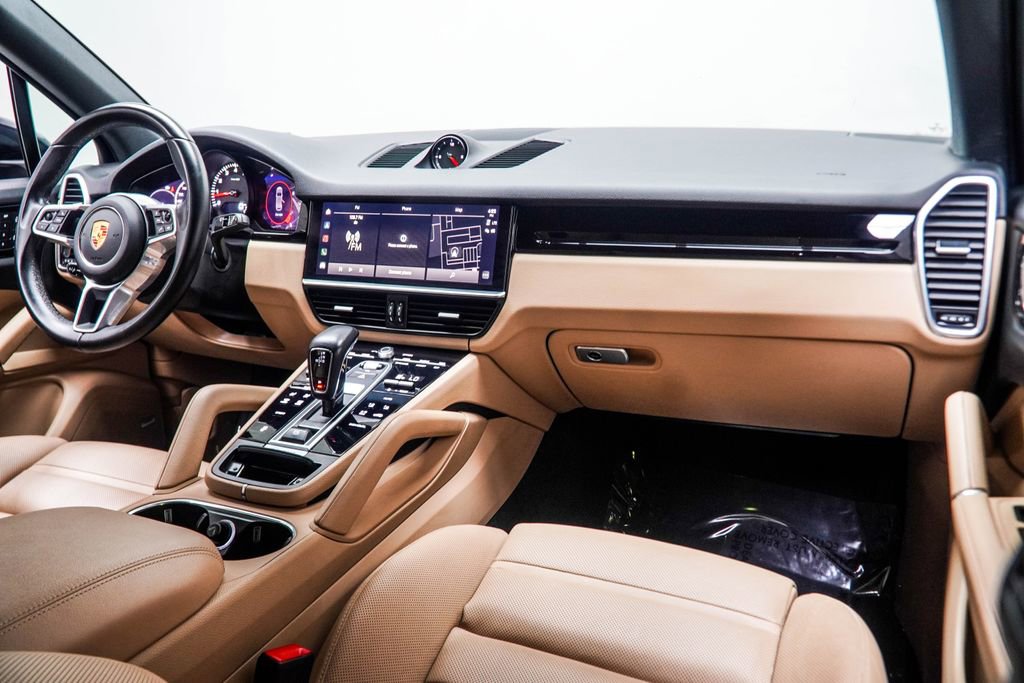 Used 2023 Porsche Cayenne Platinum Edition image 18