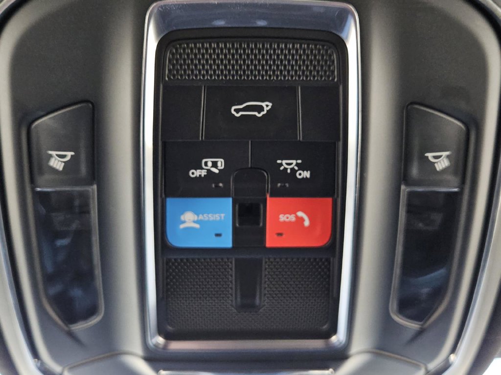 Used 2025 Jeep Grand Cherokee Altitude AWD/4WD image 22