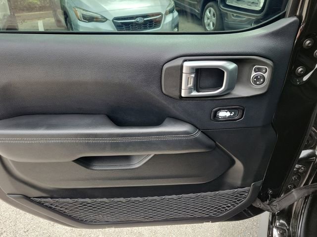 Used 2019 Jeep Wrangler Unlimited Sahara AWD/4WD image 15