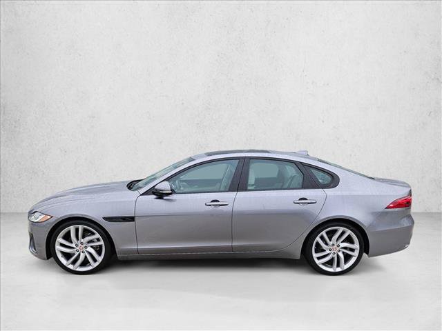 Used 2021 Jaguar XF SE RWD image 9