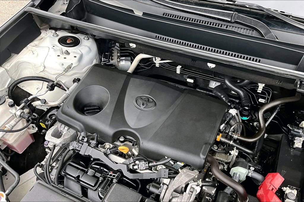 Used 2021 Toyota RAV4 LE image 30