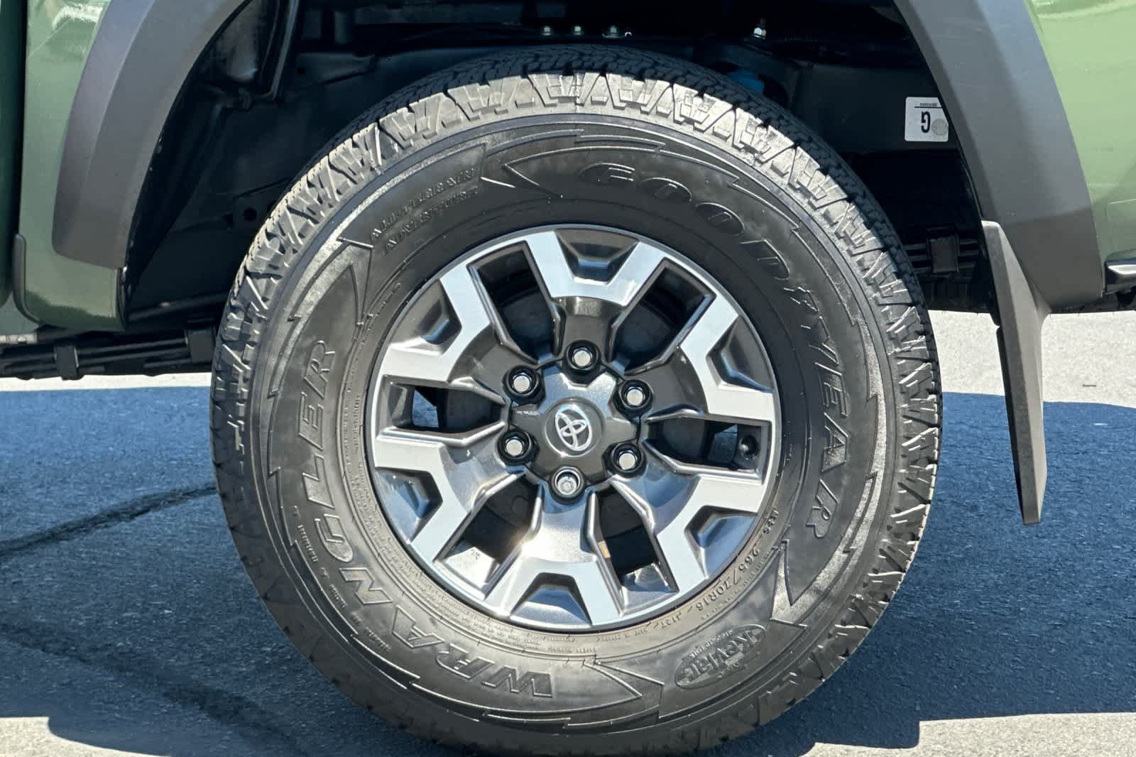 Used 2021 Toyota Tacoma TRD Off-Road w/ Technology Package AWD/4WD image 30