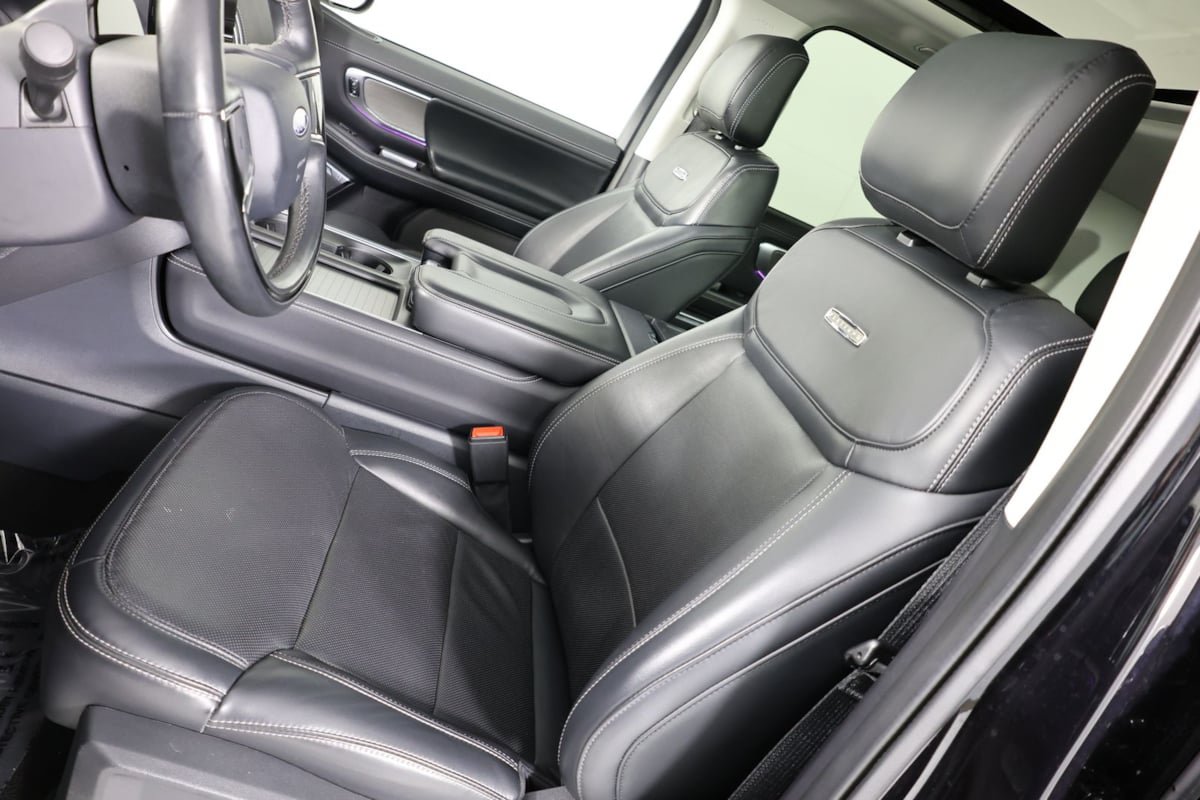 Used 2025 Ford Expedition Platinum AWD/4WD image 10