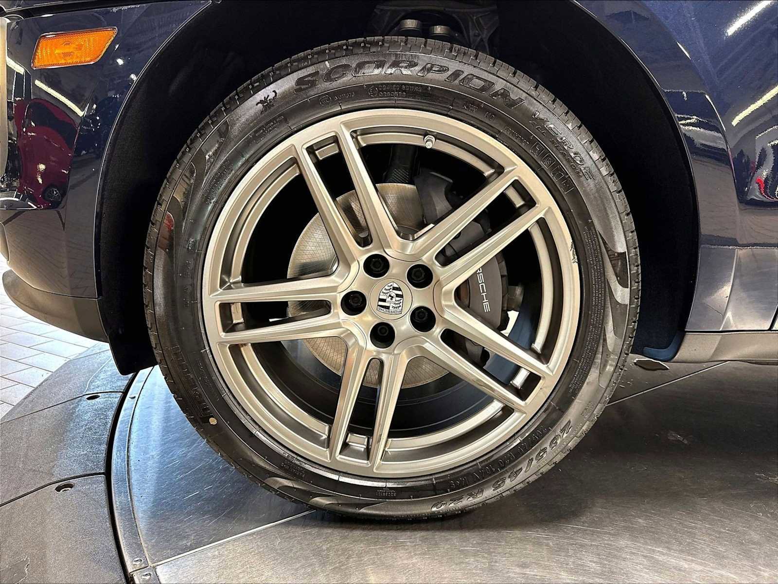Used 2021 Porsche Macan AWD/4WD image 13