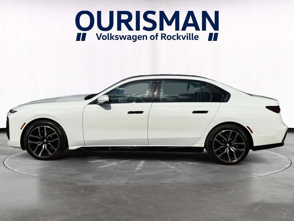 Used 2023 BMW 740i w/ Parking Assistance Package RWD image 3
