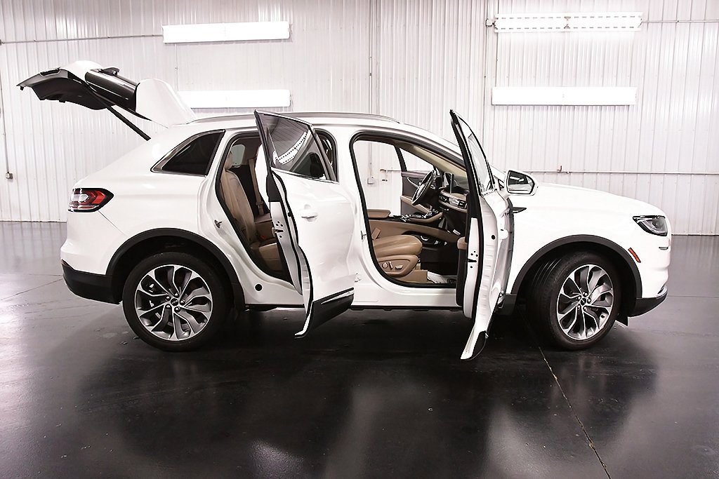 Used 2022 Lincoln Nautilus Reserve image 29