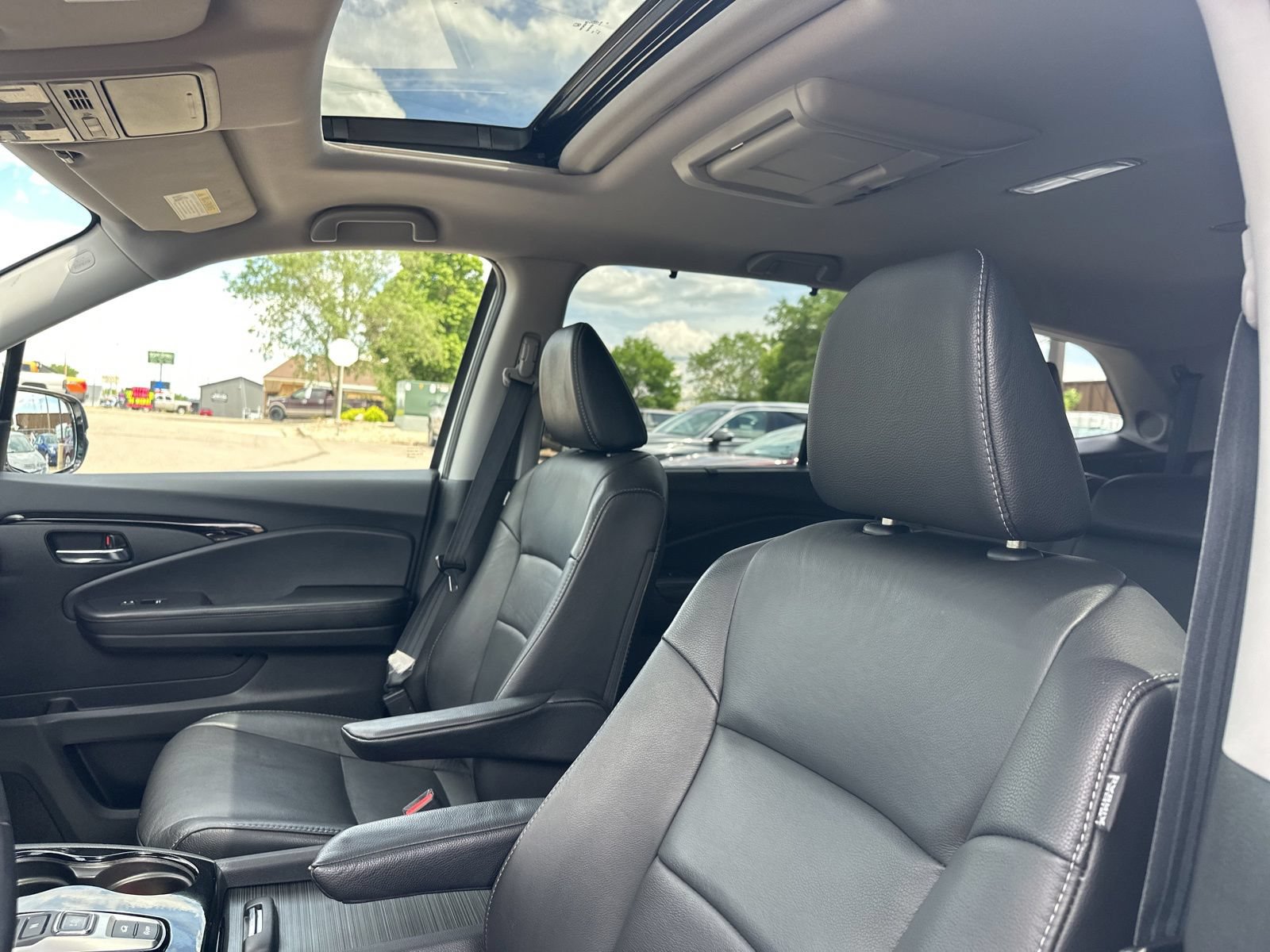 Used 2018 Honda Pilot Touring image 11