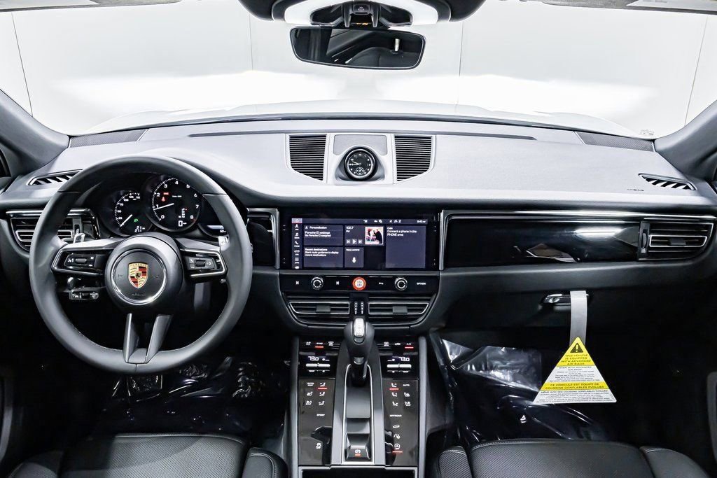 Certified 2025 Porsche Macan AWD/4WD image 13