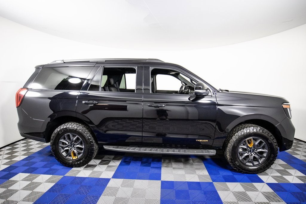 Used 2025 Ford Expedition Tremor image 4