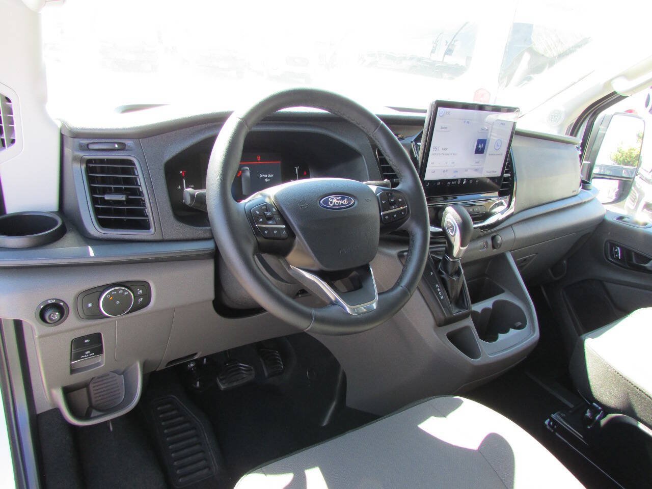 Used 2026 Ford Transit 350 XLT RWD image 11