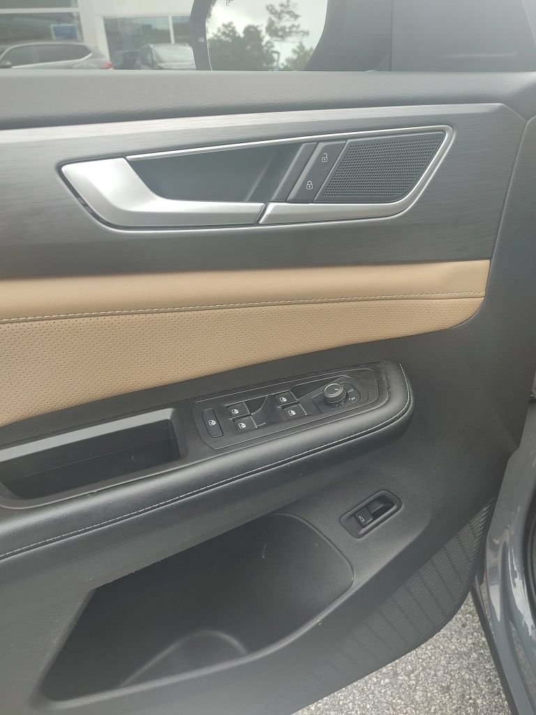 Used 2024 Volkswagen Atlas Cross Sport SE w/ Panoramic Sunroof Package FWD image 7