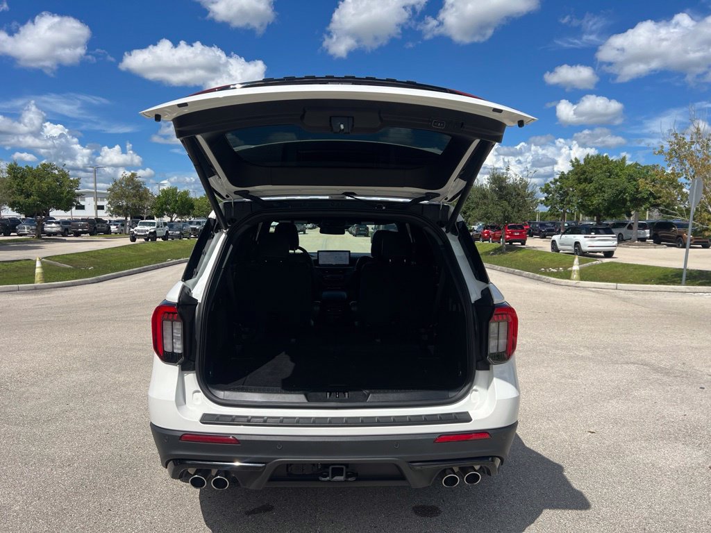 Used 2025 Ford Explorer ST AWD/4WD image 13