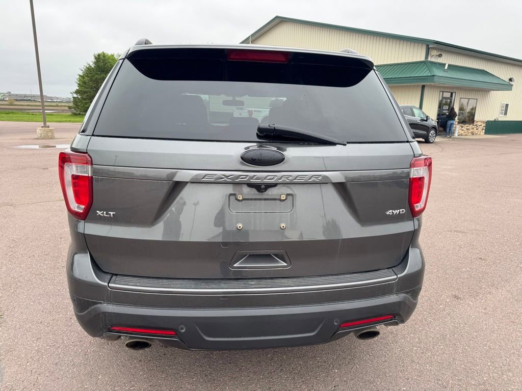 Used 2018 Ford Explorer XLT w/ Equipment Group 202A AWD/4WD image 10