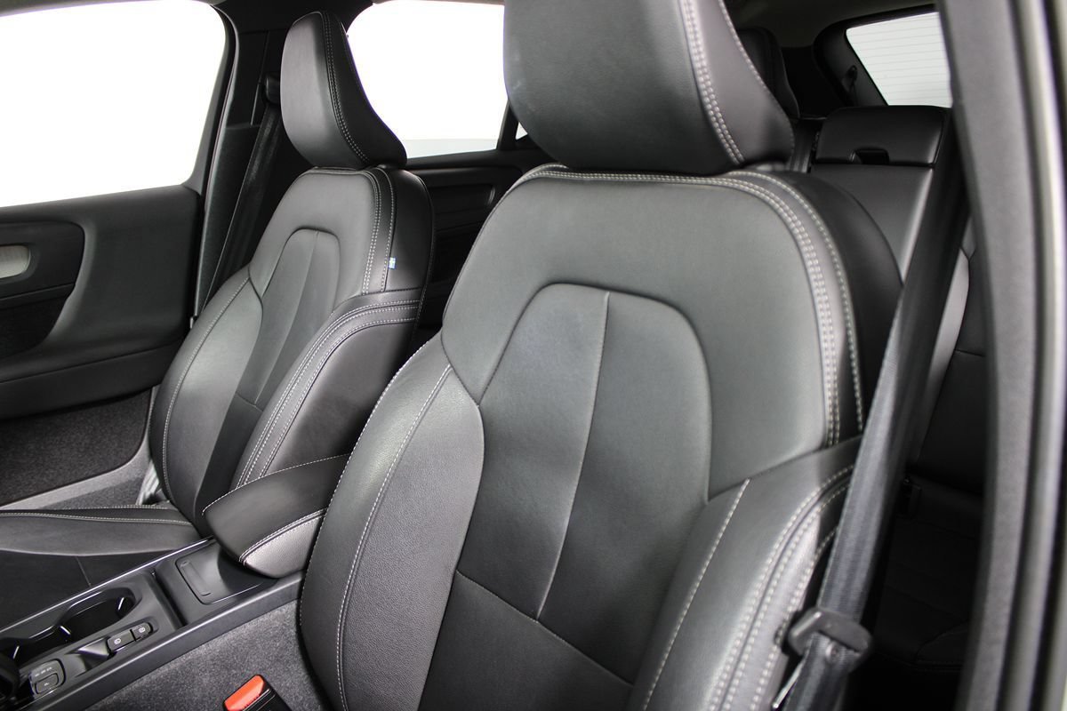 Used 2024 Volvo XC40 B5 Core AWD/4WD image 12