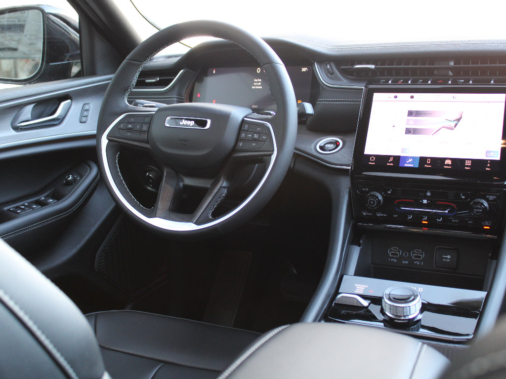 New 2025 Jeep Grand Cherokee Limited w/ Trailer Tow Package image 14