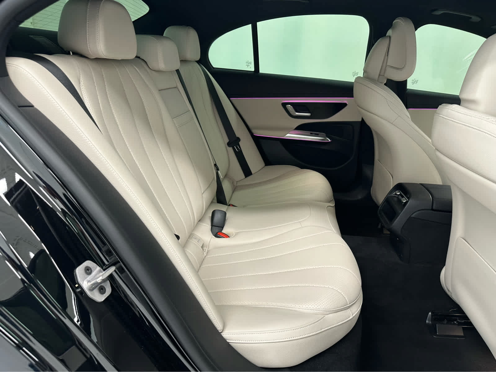 Used 2025 Mercedes-Benz E 350 4MATIC Sedan image 12