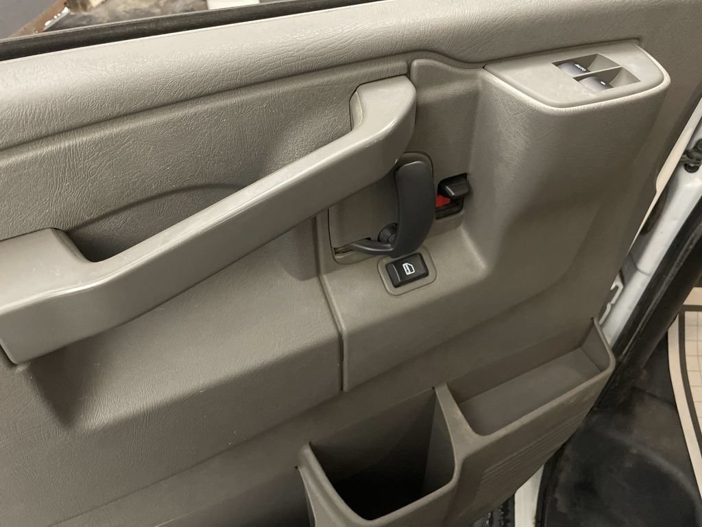Used 2017 GMC Savana 2500 RWD image 14